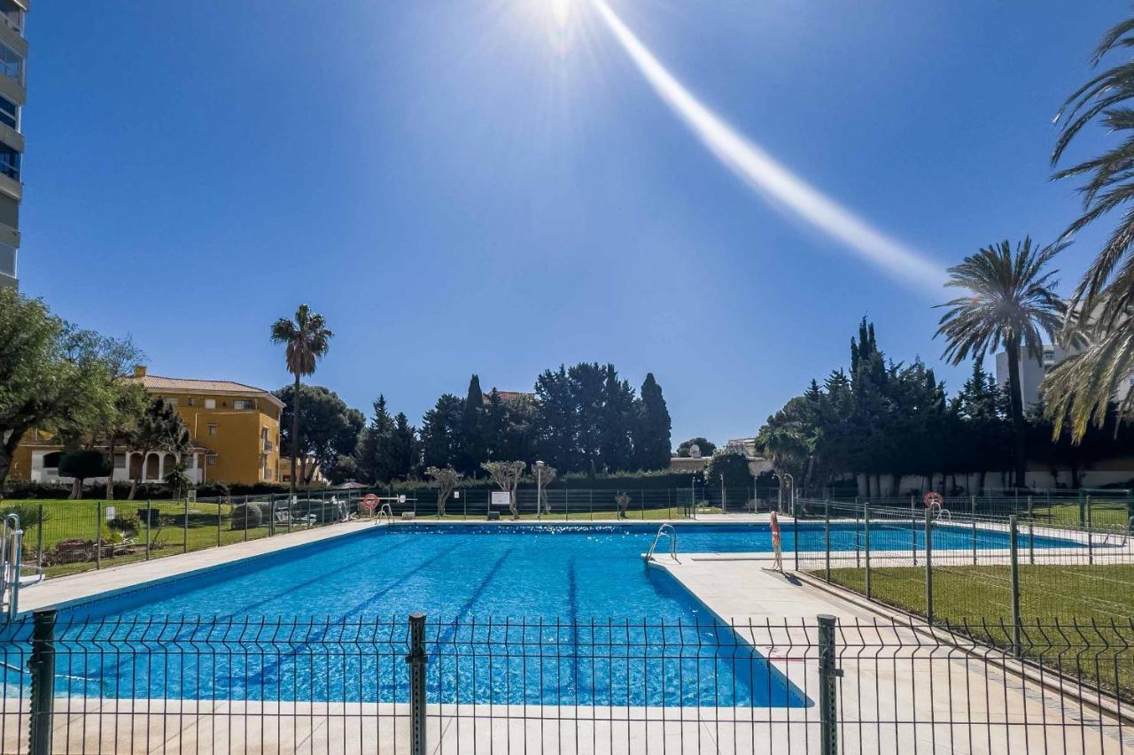 Apartamento Acogedor, Terraza, Piscina Y Mar 베날마데나코스타 외부 사진